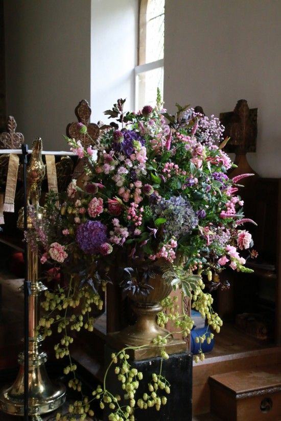 Lecturn pedestal flowers