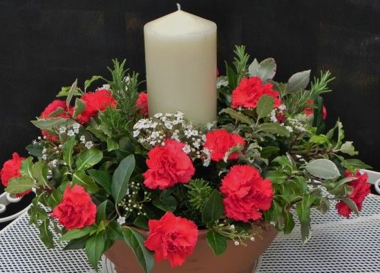 6 Tablecentre in a terracotta bowl