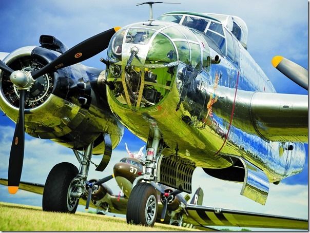 gorgeous-photos-of-flying-cars-and-vintage-warbirds-from-a-huge-wisconsin-air-show