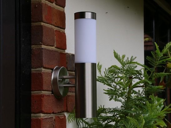 10 Canterbury Stainless Steel Solar Walllight