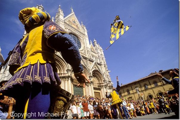 Palio parade, composition, Improve, Photography, sharpen skills, Practice, Foundation course, Michael Freeman, Photography Foundation Course, Lenses, Exposure, focusing, Technique, Framing, Viewport, 