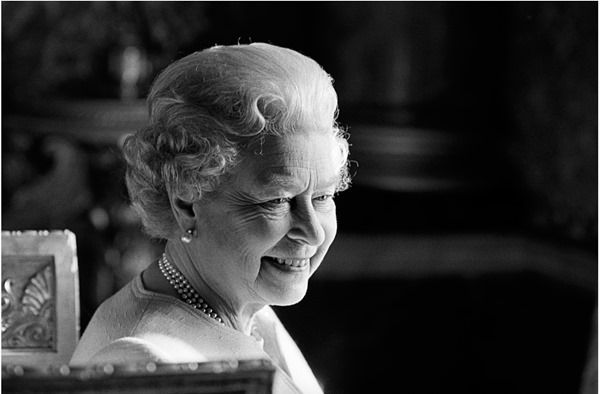 02_ Press Image l Work, Rest and Play l Jane Bown OBE, HRH Queen Elizabeth II, 2006 