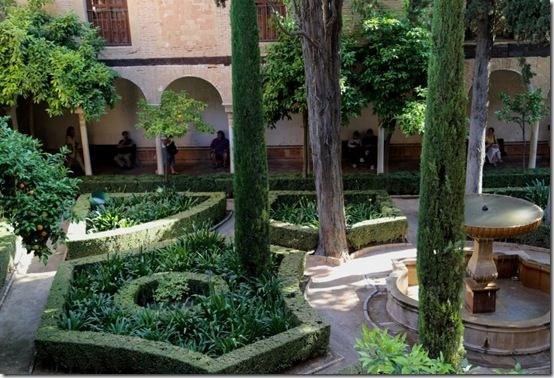 6 Looking down to Patio de Lindaraja 