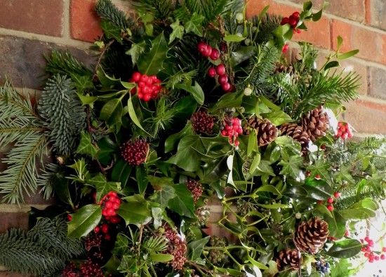 2 Christmas wreath detail