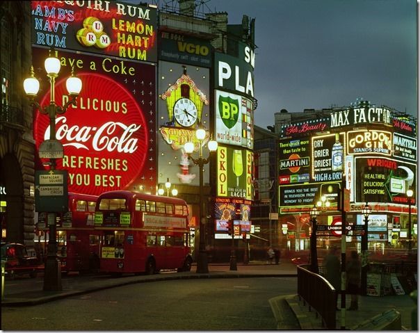 09_ Press Image l Work, Rest and Play l Elmar Ludwig, Piccadilly by Night, 1960s 