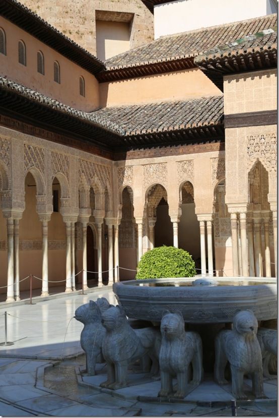8 Patio de los Leones