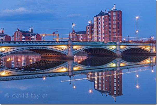 The Albert Bridge at dusk reflected in the waters of the River Lagan, Belfast, Northern Ireland, Lens, aperteur, small depth of field, keeping it simple, online photography courses, composition